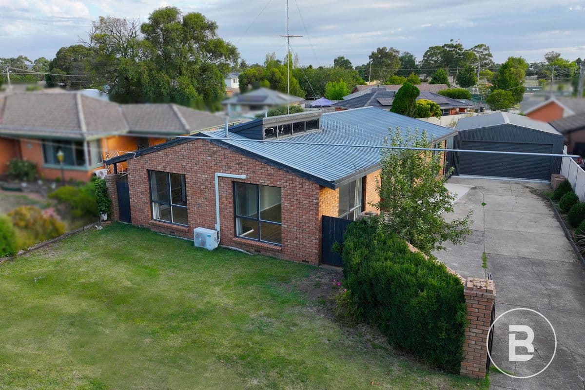 13 Whitelaw Avenue