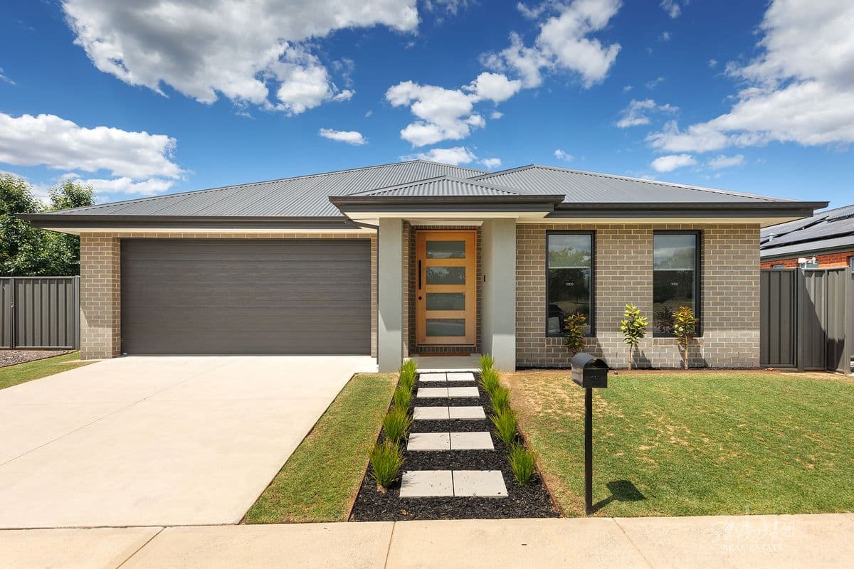15 DEVITT WAY