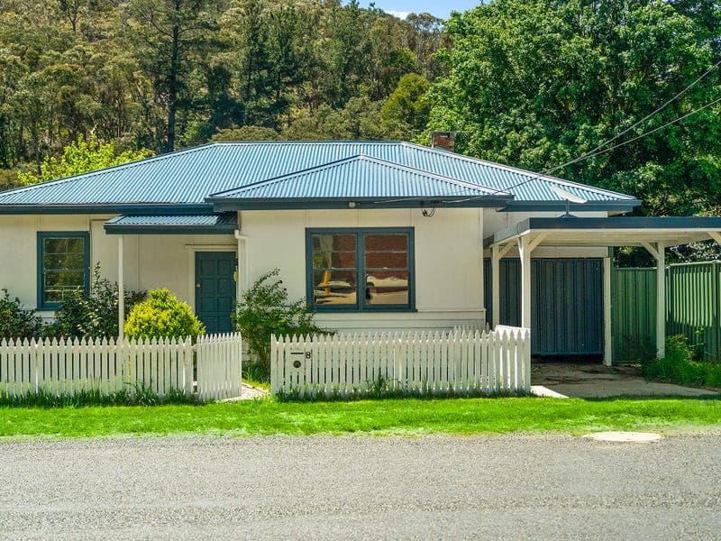 8 Foxlow Street, Captains Flat