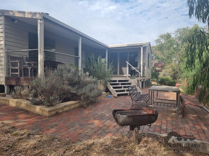 46 Sixth Avenue North, Paradise Beach