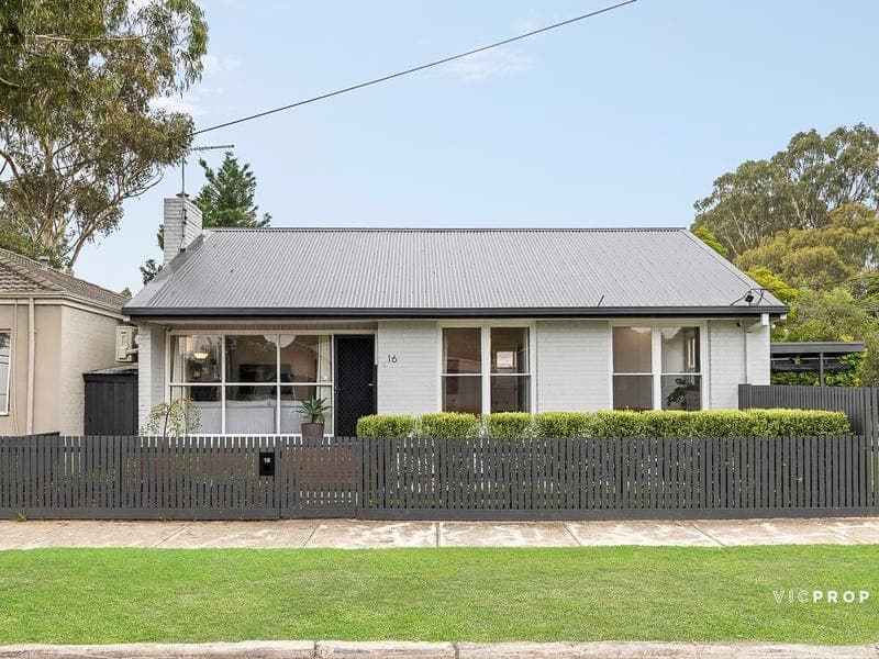 16 PACIFIC DRIVE