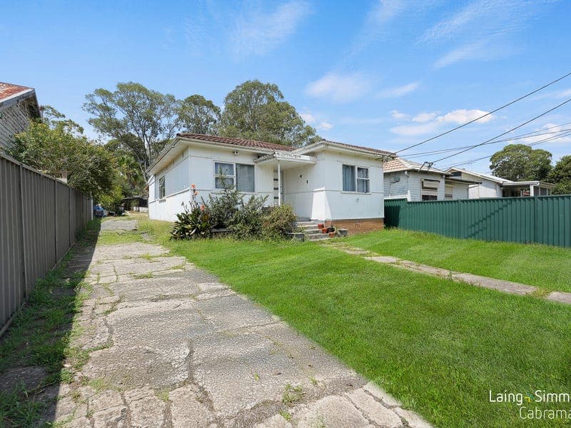 4 Studley Street, Carramar