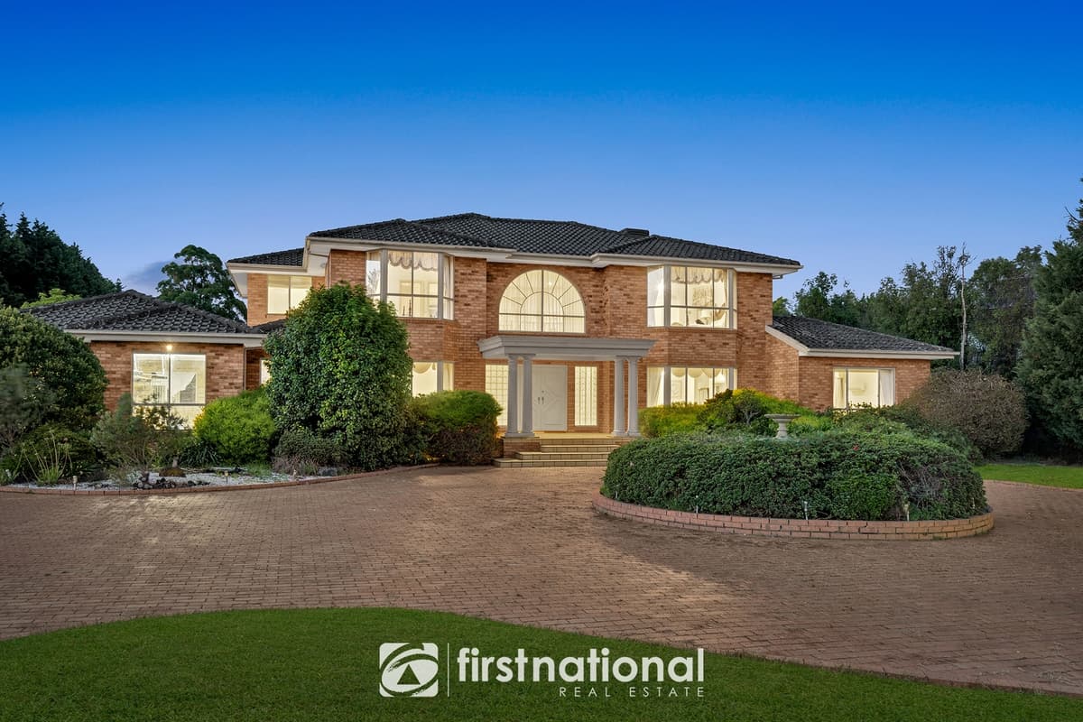 10-12 Carmen Crescent