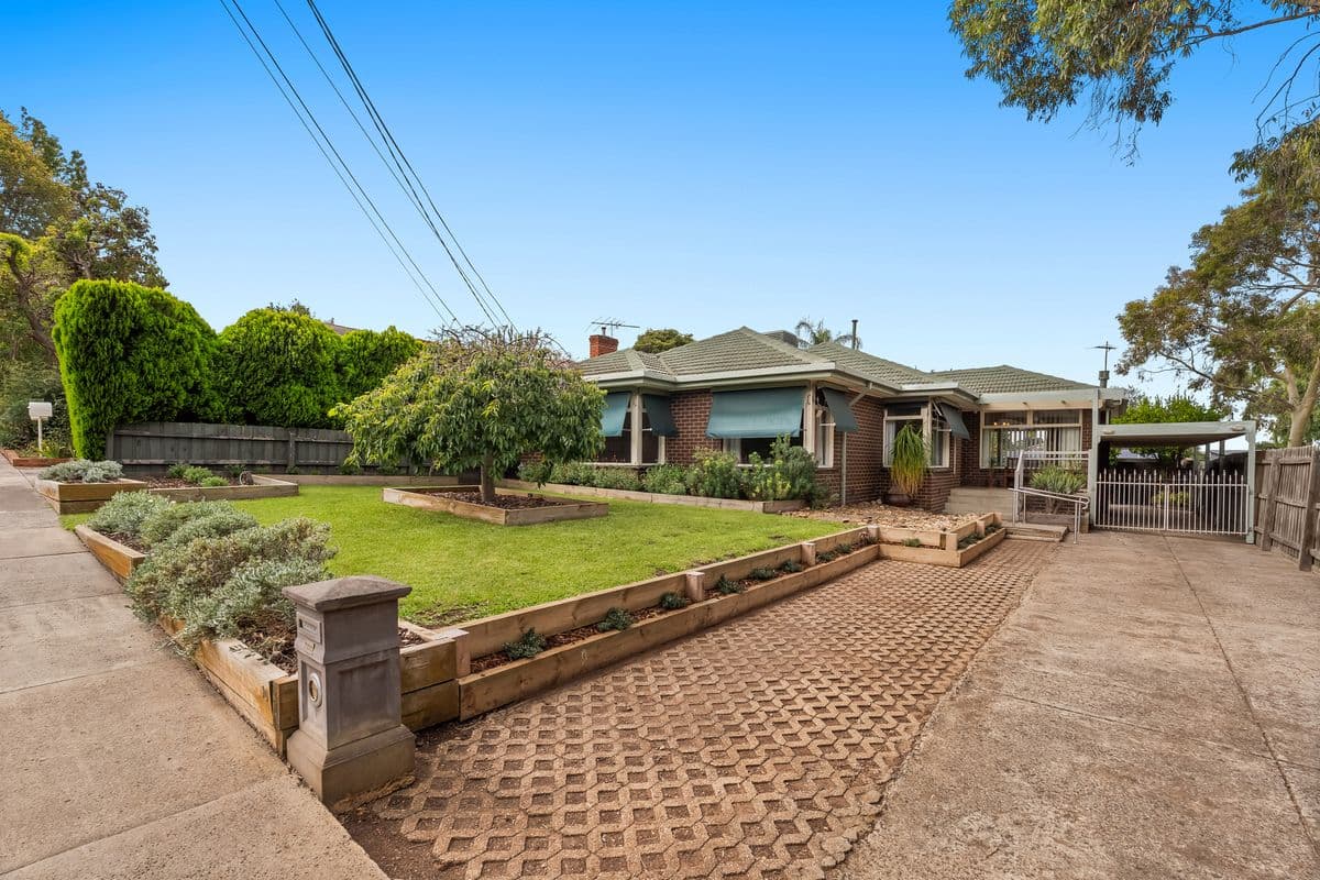 10 Caravelle Crescent