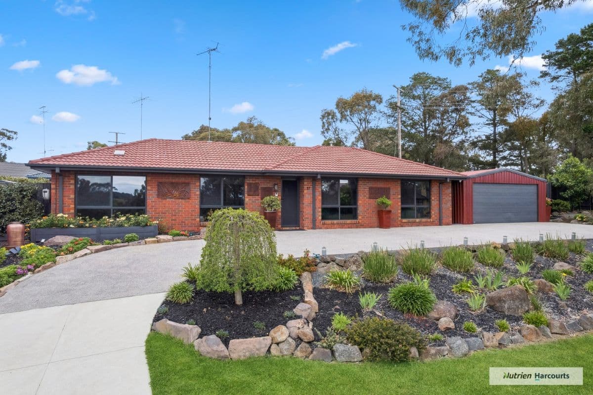 17 Dry Creek Crescent