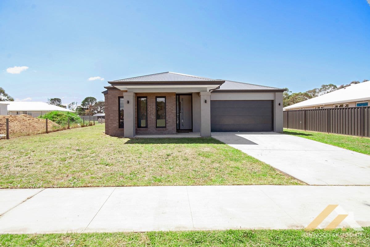 8 HARKAWAY LANE