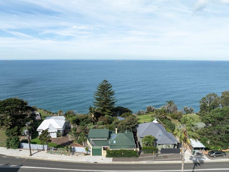 303 Lawrence Hargrave Drive, Clifton