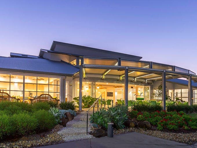 2 Barneys Point Road, Banora Point
