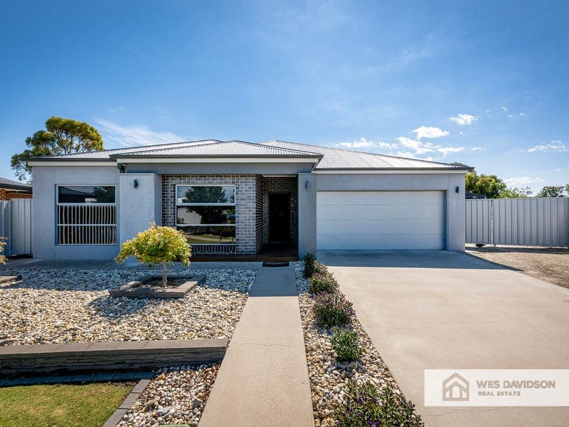 44 Rissmann Drive, Horsham