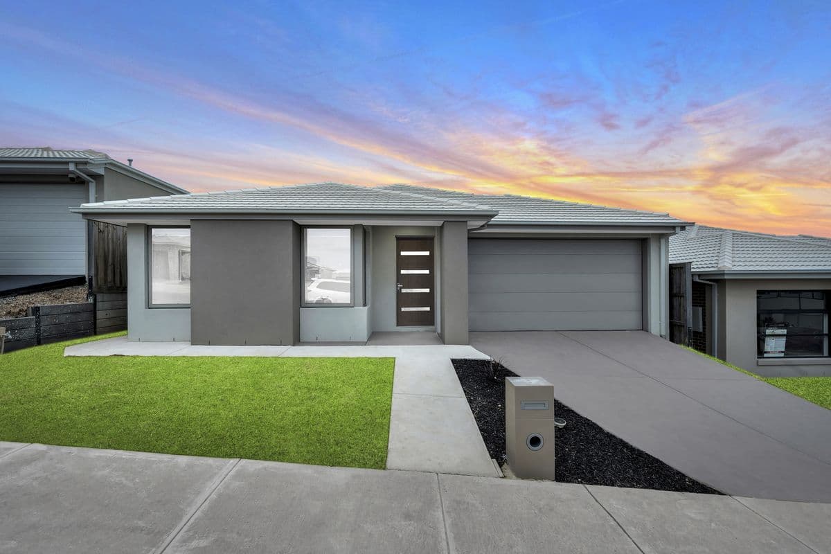 10 FEATHERTOP WAY