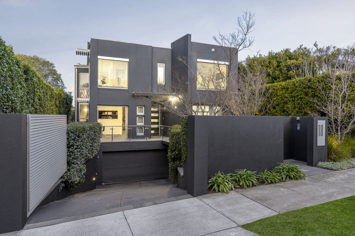 18 AVENEL ROAD