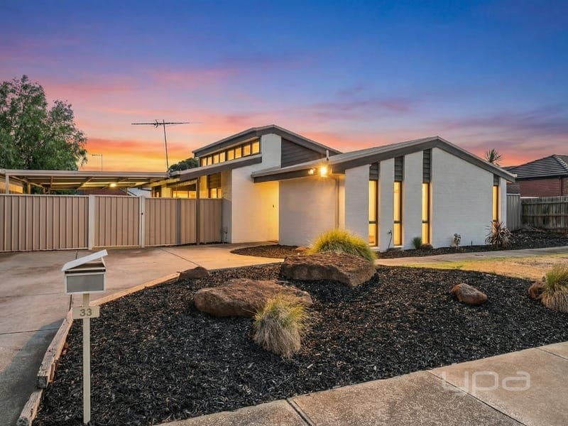 33 Black Dog Drive, Brookfield