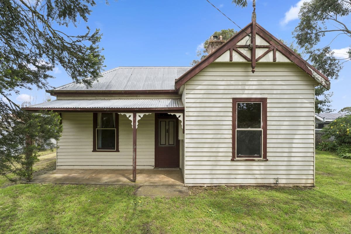 18 Mackinnons Bridge Road