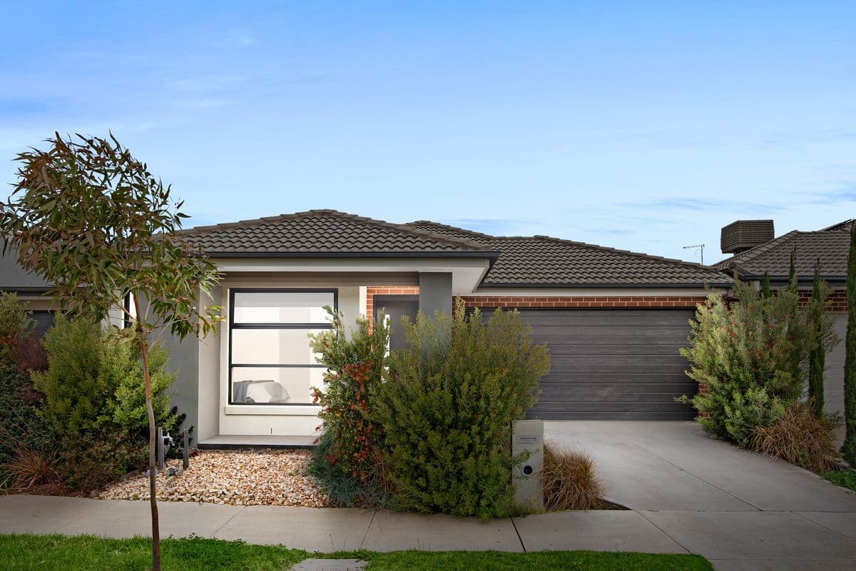 8 Bassett Avenue