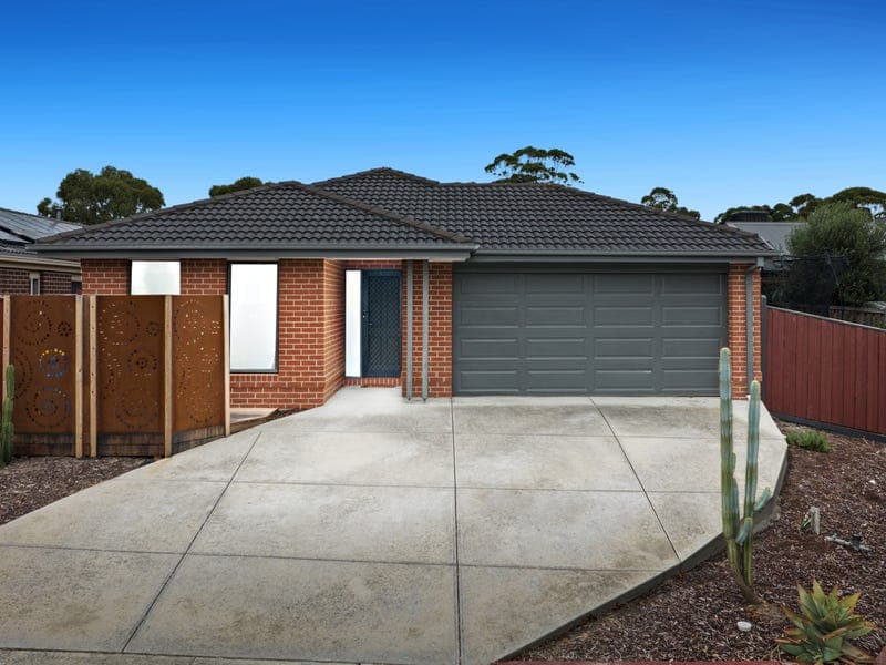 2 Braestar Street, Cranbourne