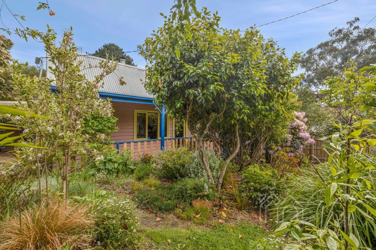 4 RADIUM AVENUE