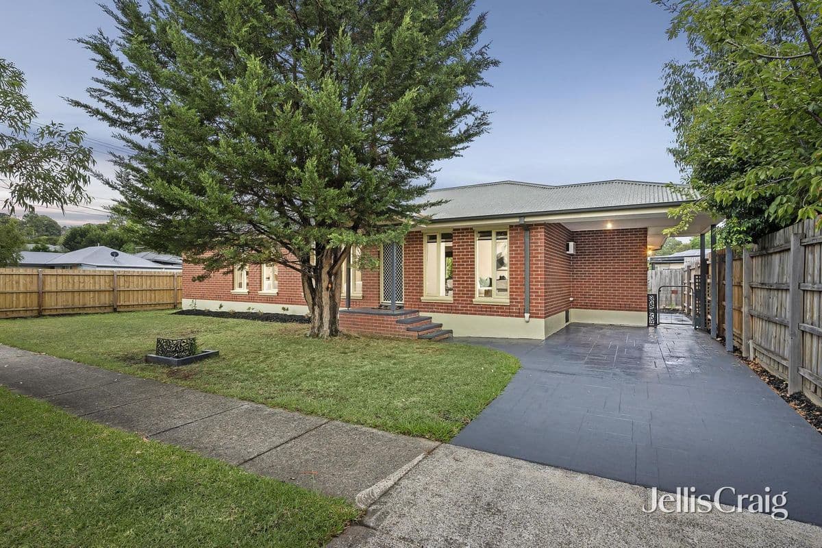 17 Dunrossil Drive