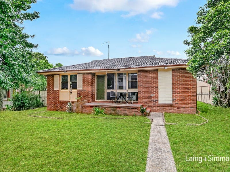 21 Lang Crescent, Blackett