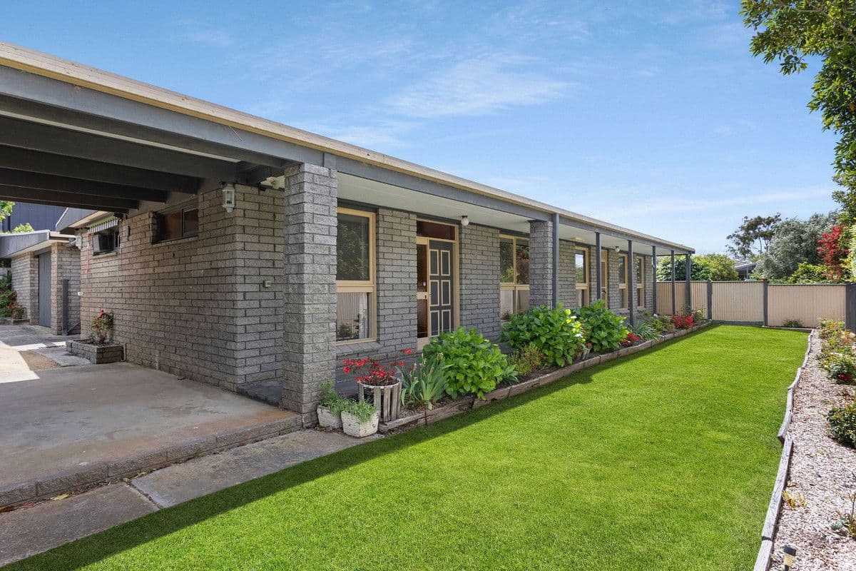 113 LORD SOMERS ROAD