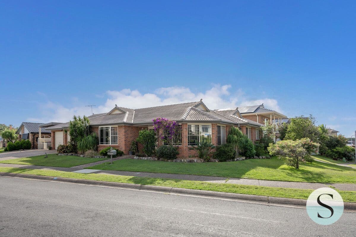 7 Seaspray Close