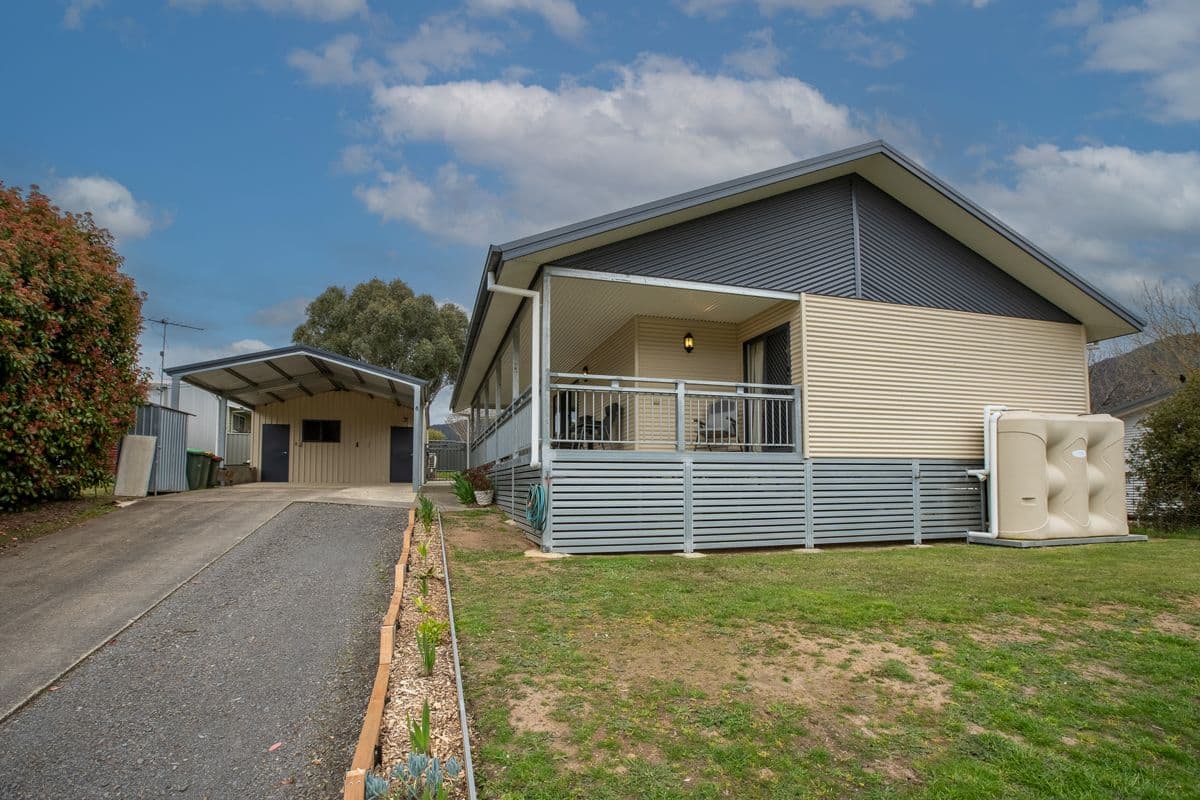 8 TOKES CRESCENT