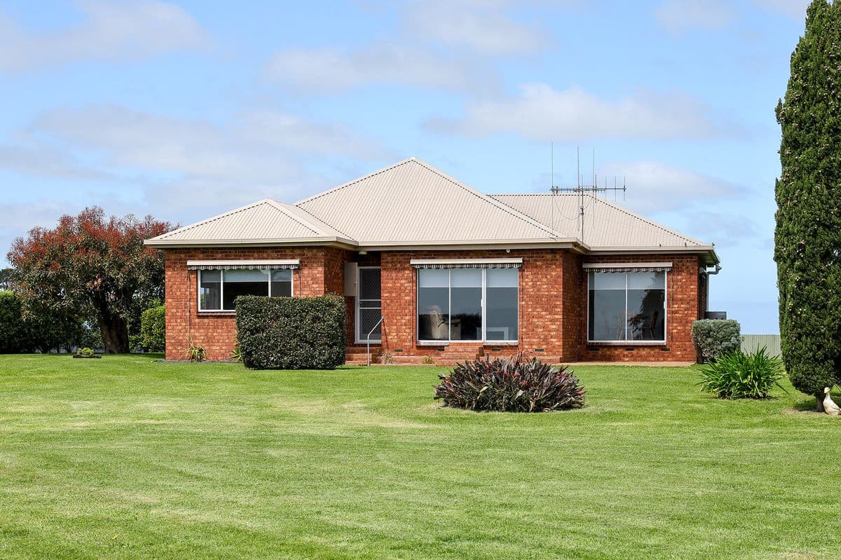 330 COORAMOOK ROAD