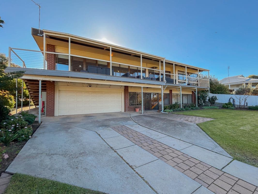 2 LAKE VIEW STREET