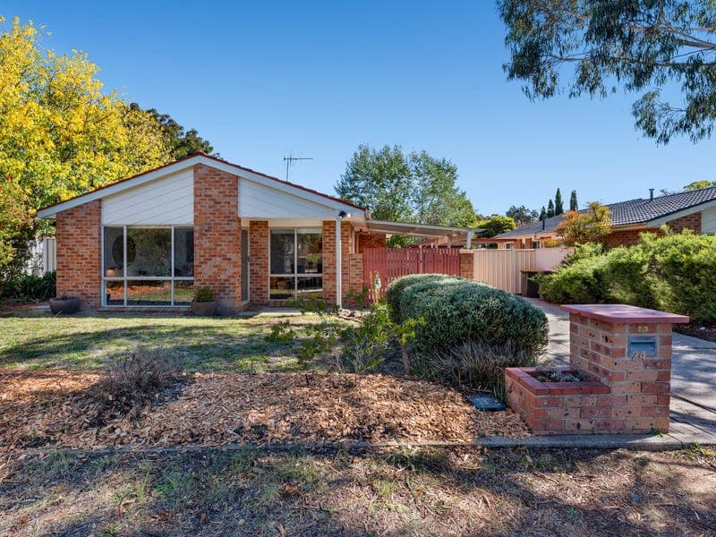 24 Fink Crescent, Calwell