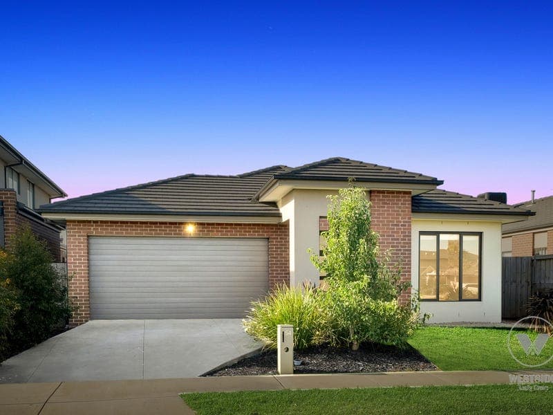 54 Merula Drive, Mambourin