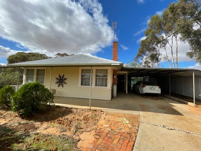 6 Edwards Street