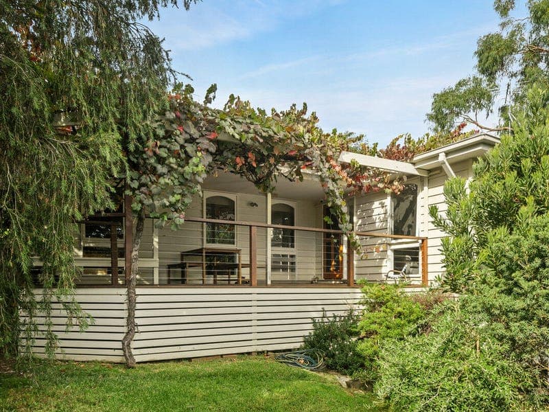 6 McKenzie Avenue