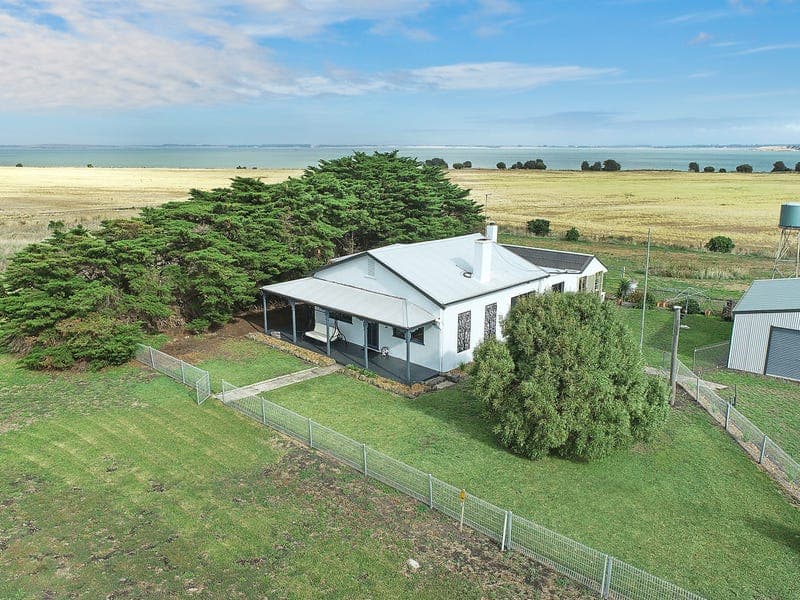 2395 Foxhow Road, Foxhow