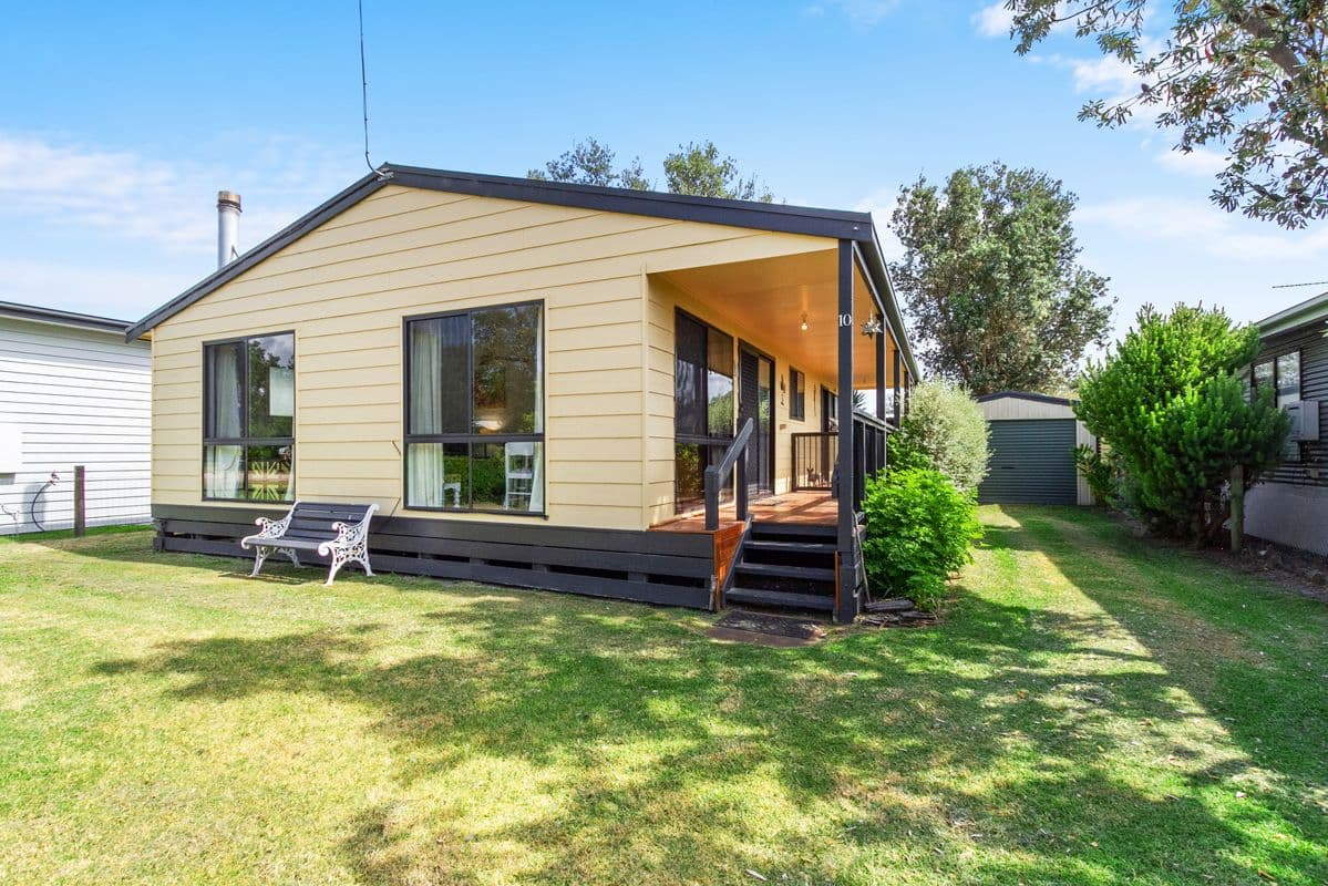10 Macassar Crescent