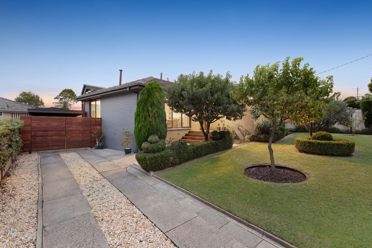 17 Monash Crescent
