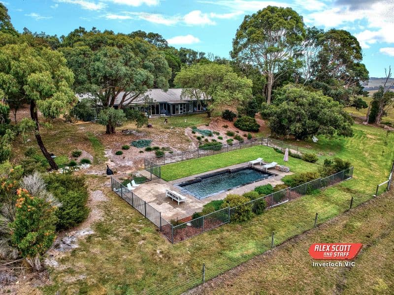 35B Lyons Court
