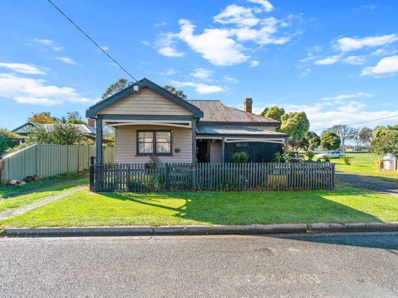 24 Main Street, Boisdale