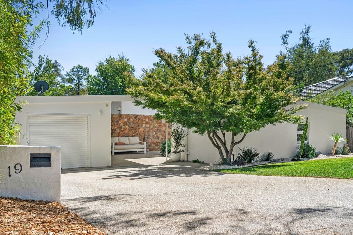 19 Dugan Street