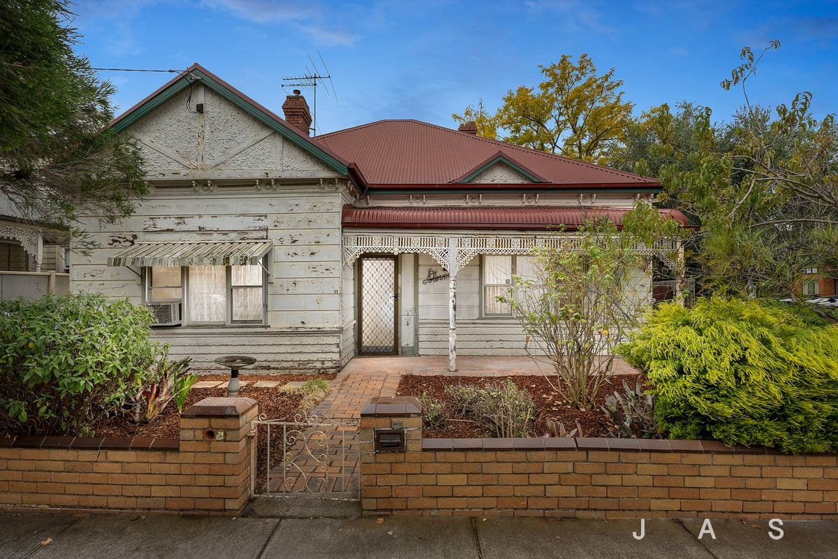 11 Mackay Street