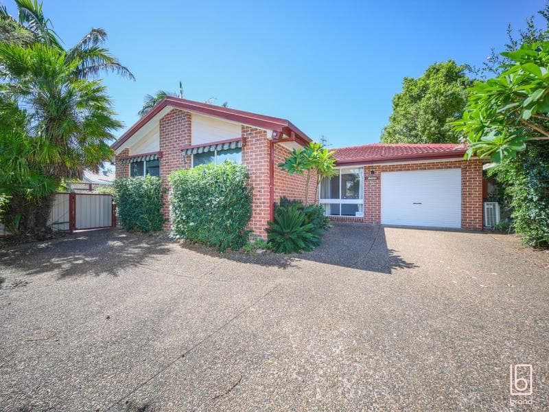 2 PINE COURT