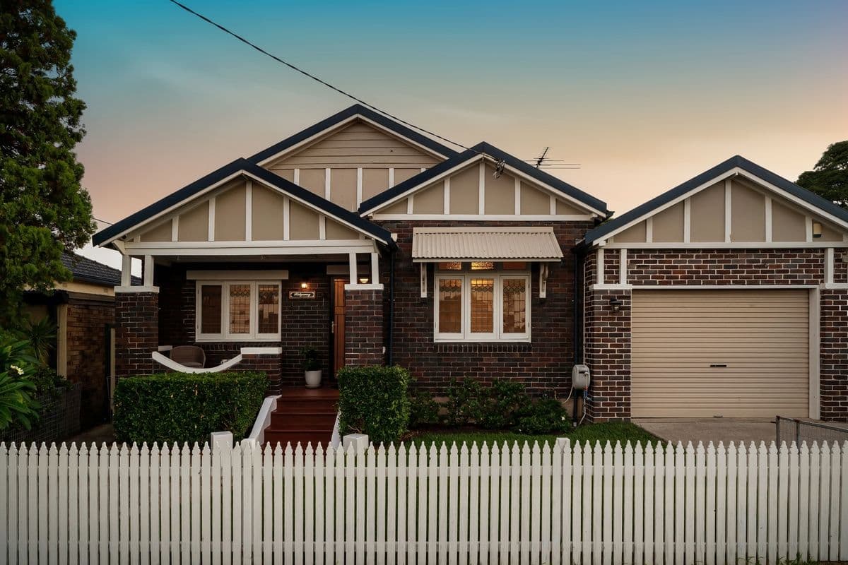 21 Athelstane Avenue