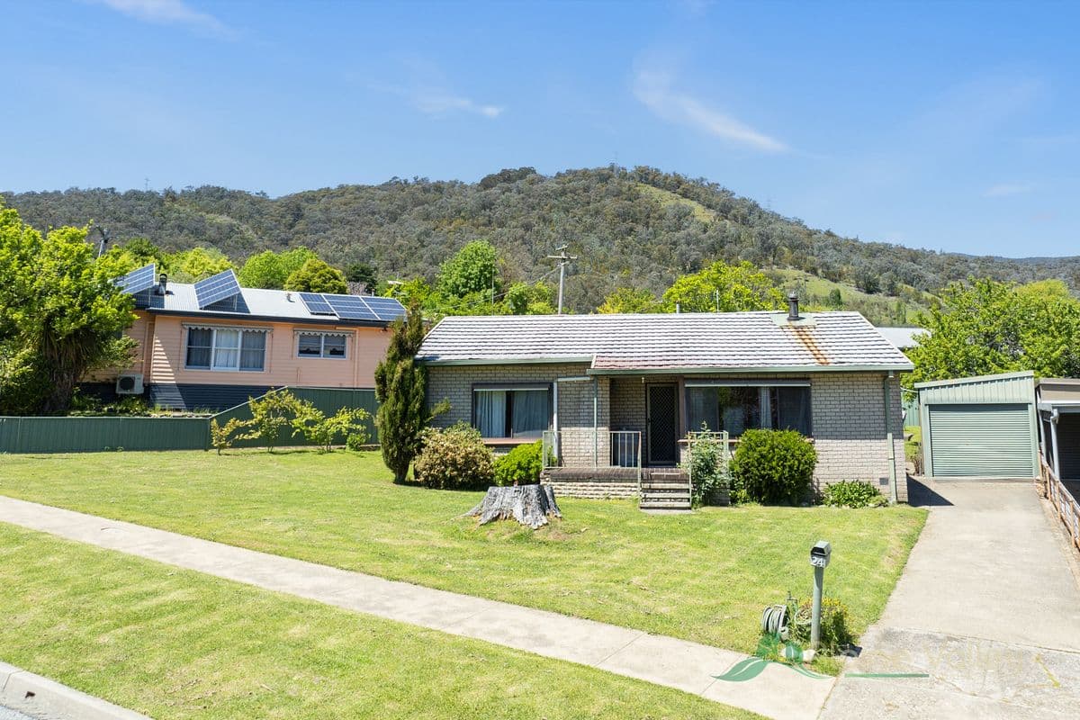 24 LAKESIDE AVENUE