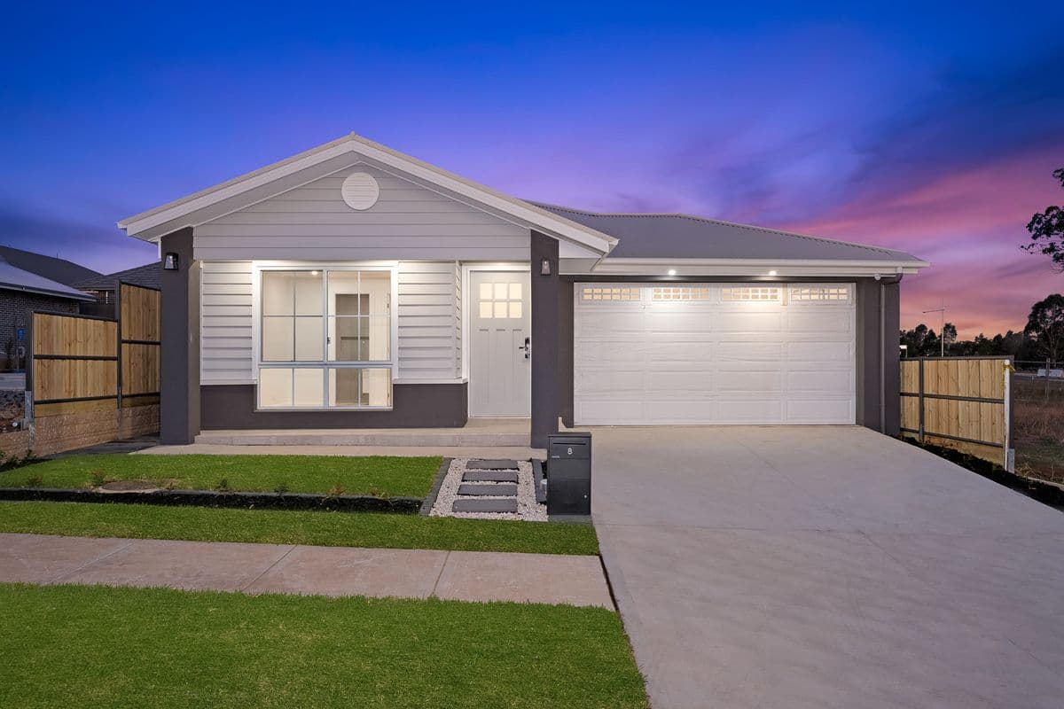 8 Equestrian Street