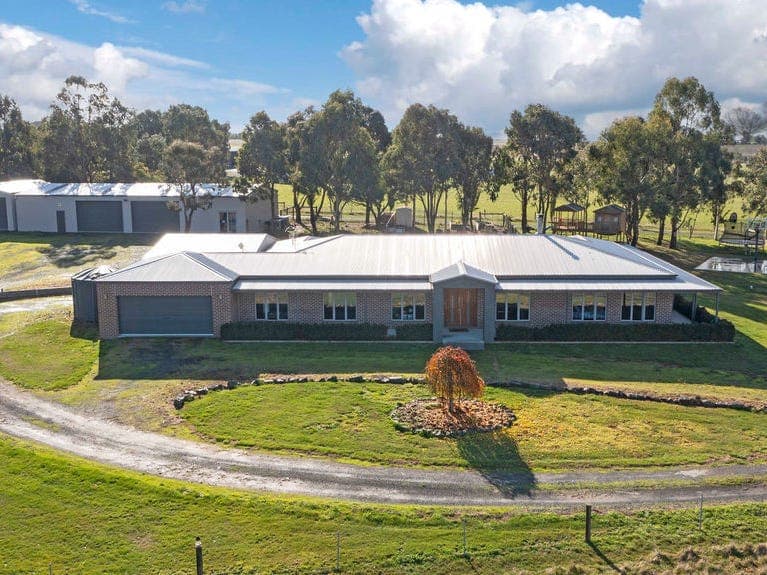 7 Les Draffins Road, Bo Peep