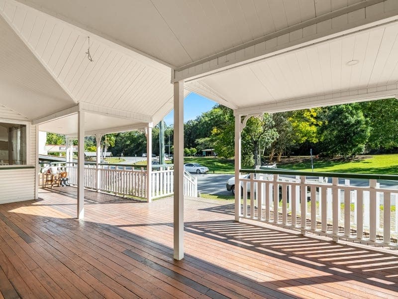 15 Broadway, Burringbar