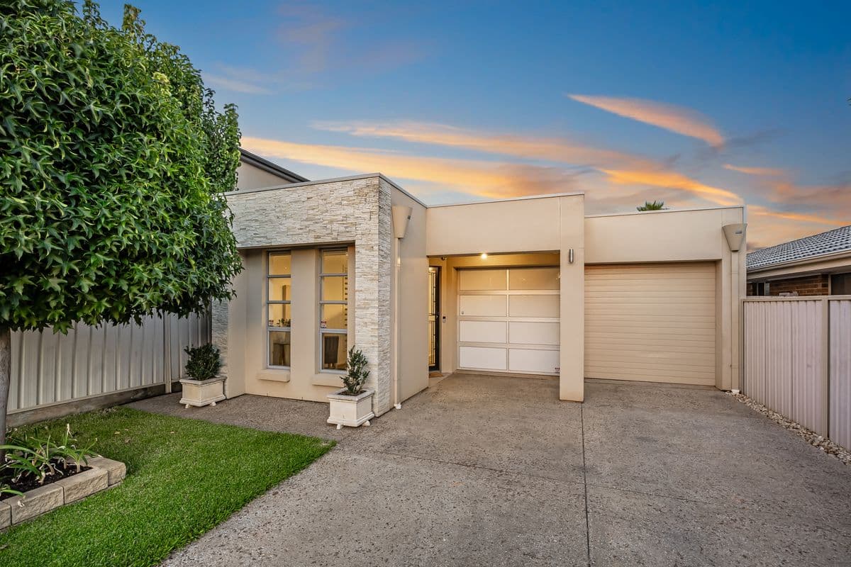 7 Robert Avenue