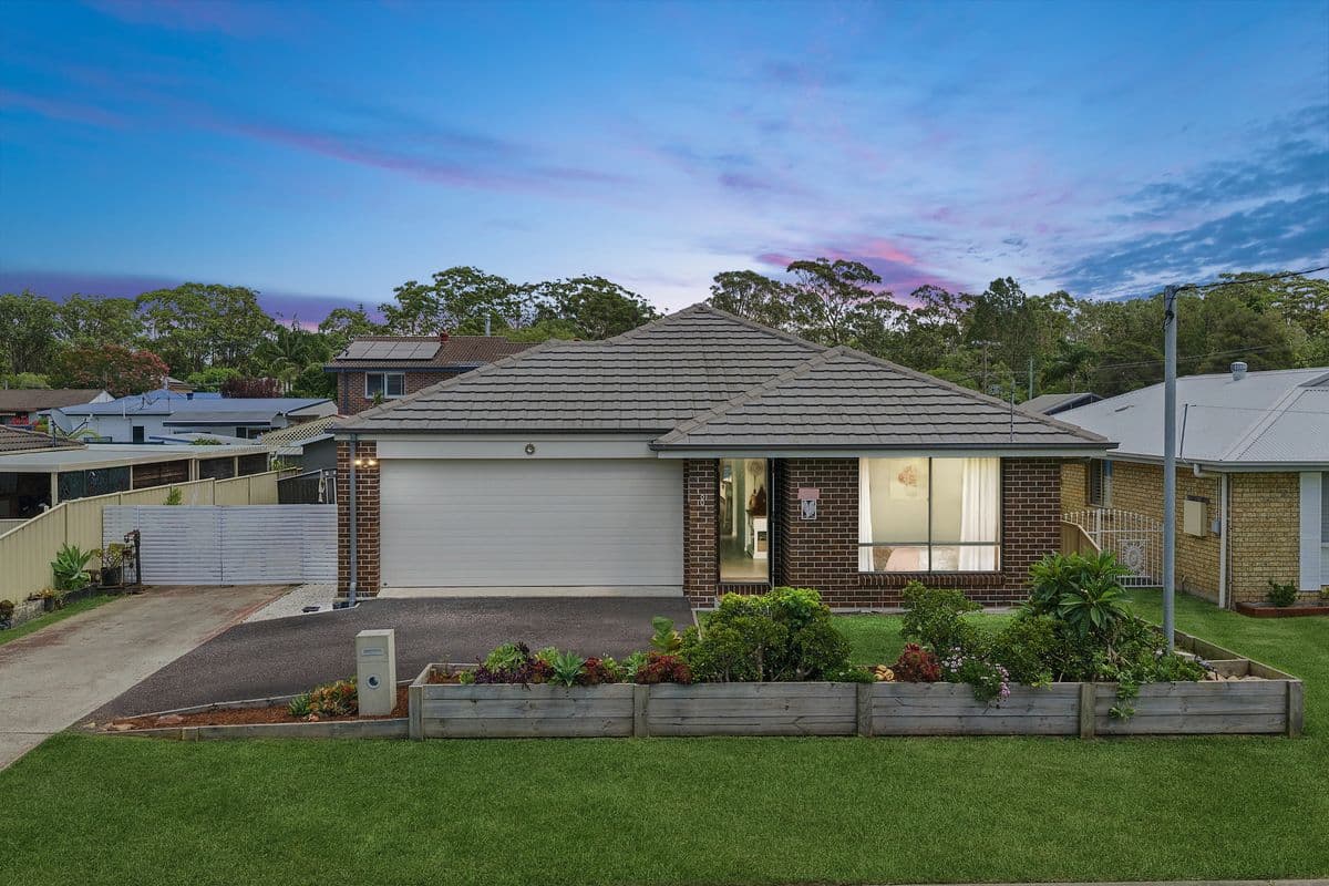 8 Aston Wilde Avenue