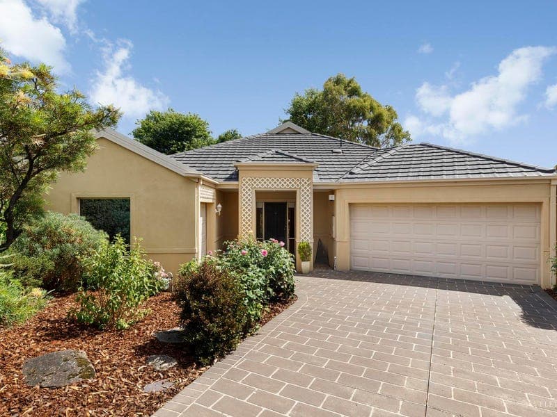 11 Pinehurst Place, Chirnside Park