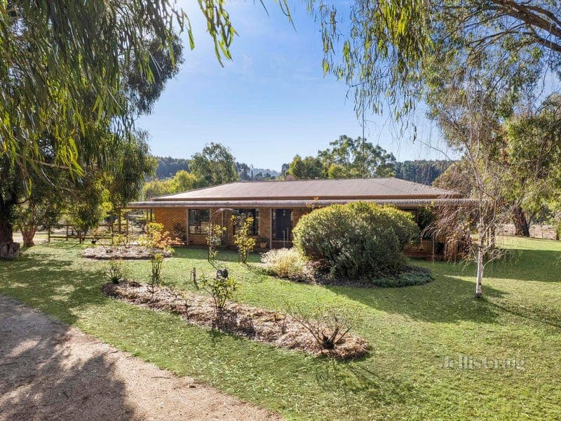 1301 Three Chain Road, Cobaw
