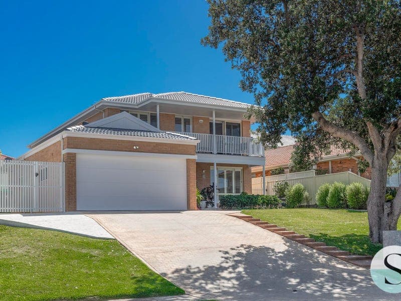 11 Ebbtide Avenue, Caves Beach