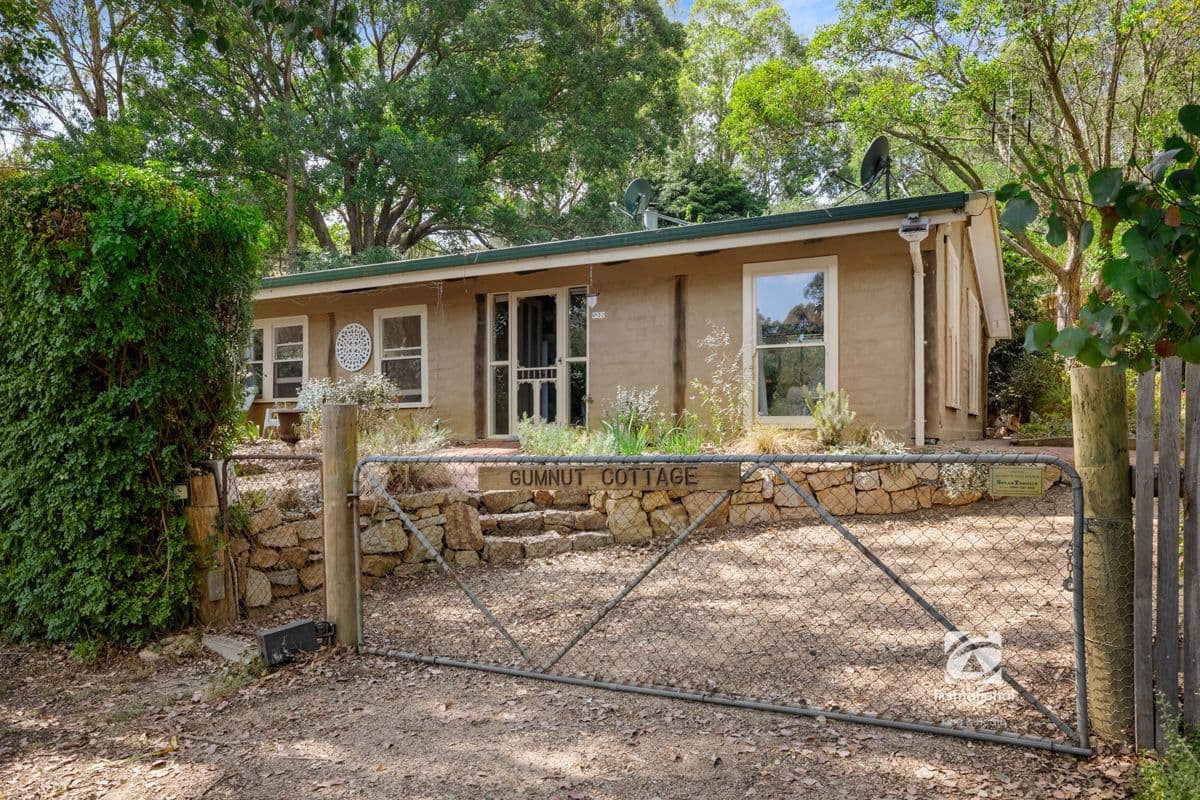 32 LOOP ROAD